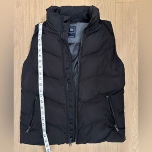 GAP Women's Black Puffer Vest size small